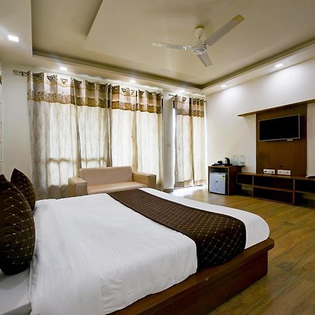 Hotel Leaf 9 Boutique, Near Golf Course Road And Galleria Market 古尔冈 外观 照片