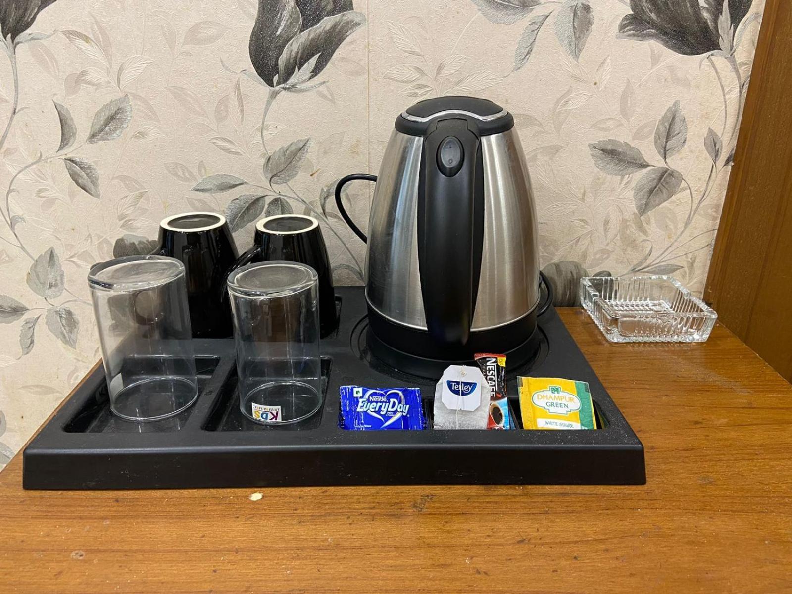 Hotel Leaf 9 Boutique, Near Golf Course Road And Galleria Market 古尔冈 外观 照片