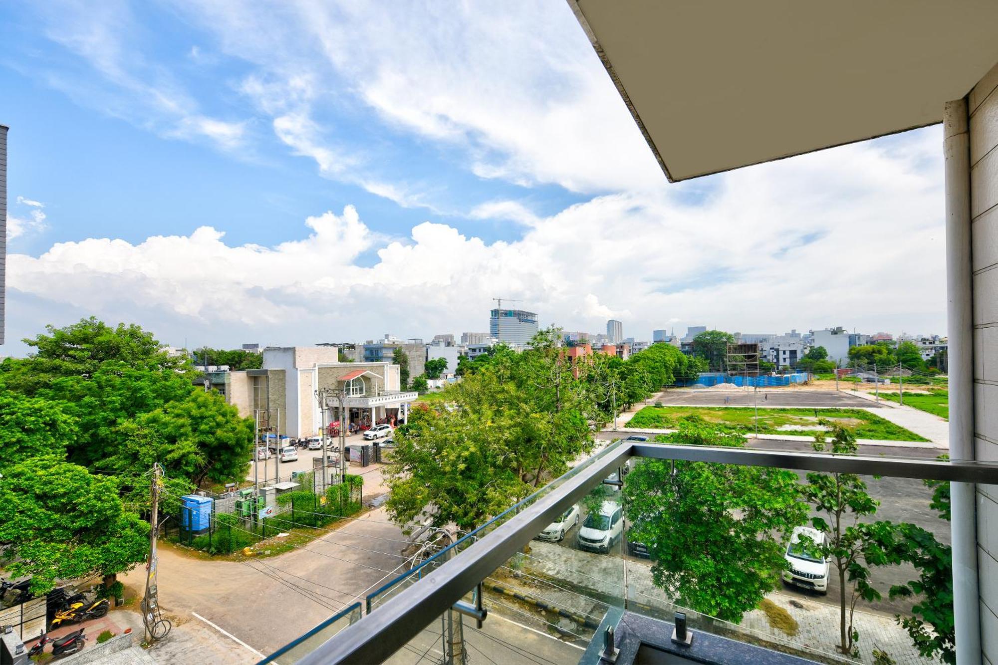 Hotel Leaf 9 Boutique, Near Golf Course Road And Galleria Market 古尔冈 外观 照片