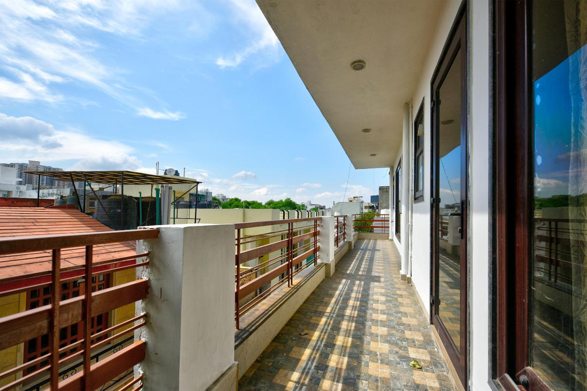 Hotel Leaf 9 Boutique, Near Golf Course Road And Galleria Market 古尔冈 外观 照片