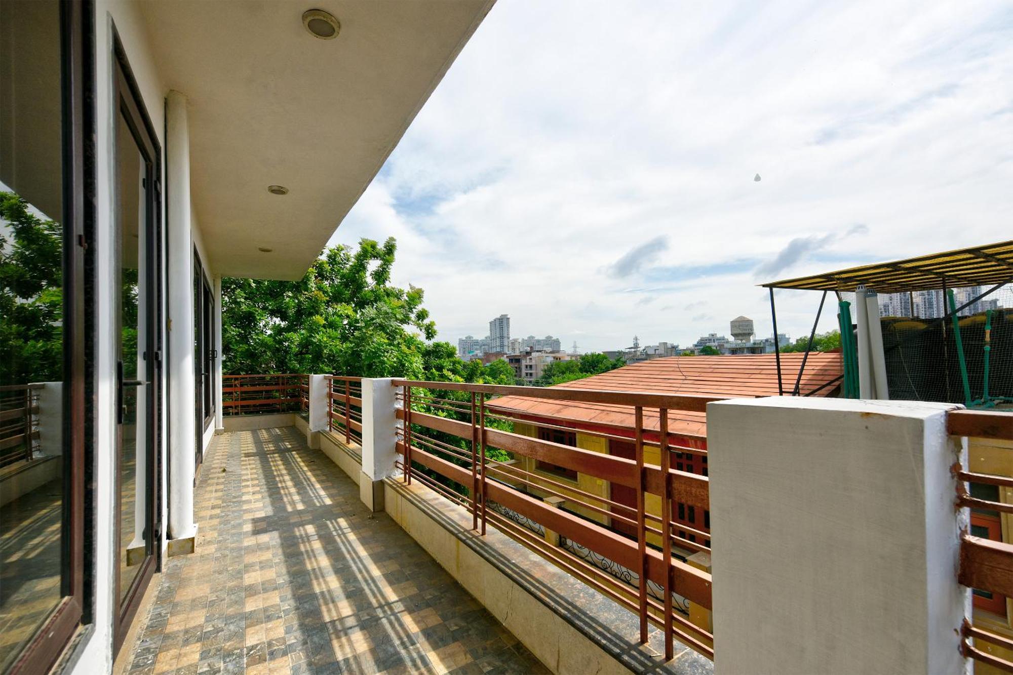 Hotel Leaf 9 Boutique, Near Golf Course Road And Galleria Market 古尔冈 外观 照片