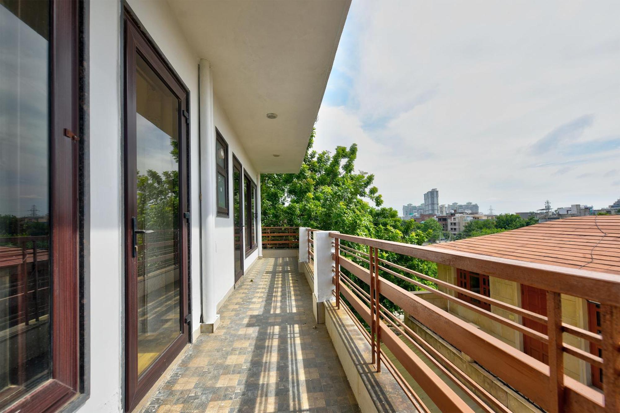 Hotel Leaf 9 Boutique, Near Golf Course Road And Galleria Market 古尔冈 外观 照片