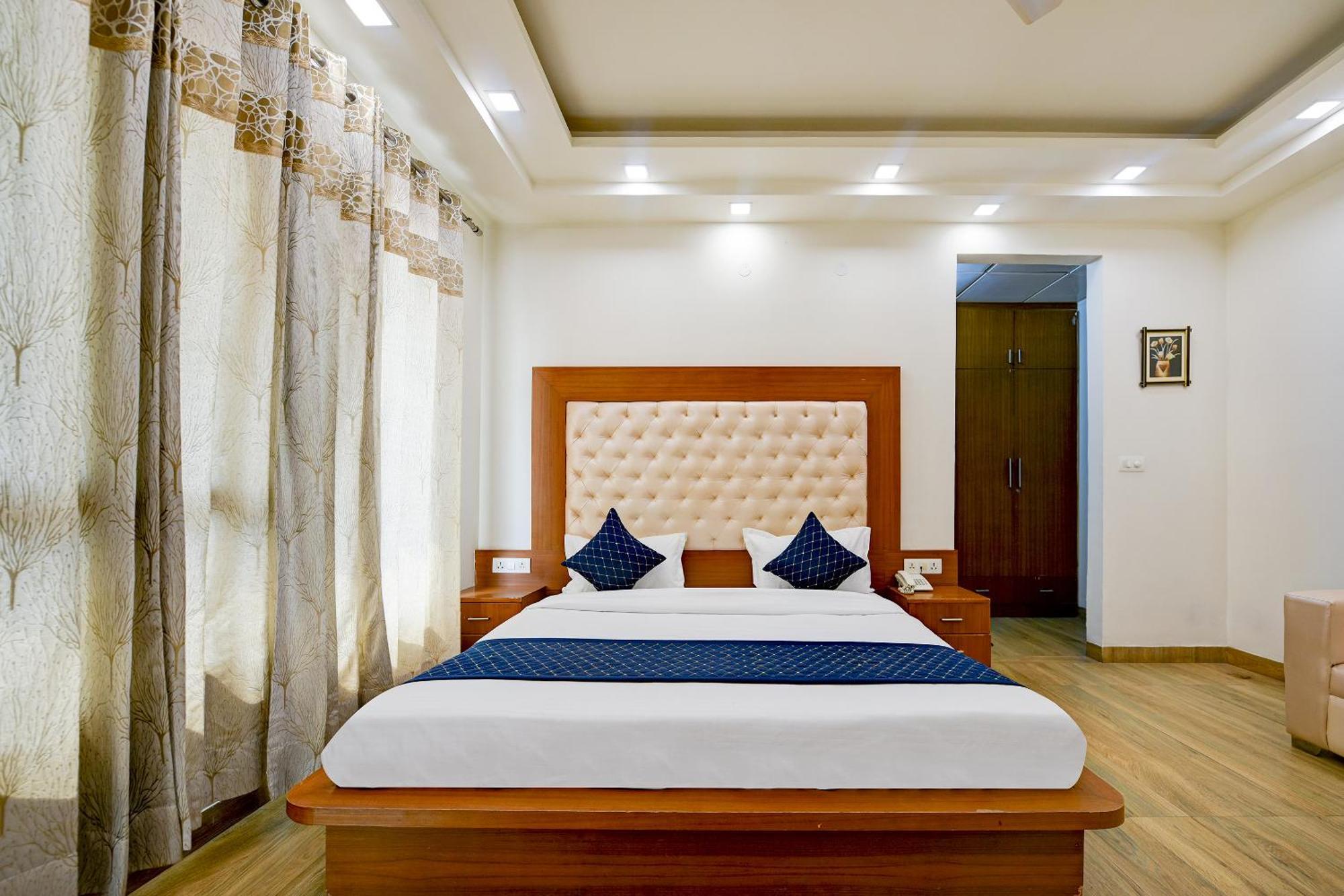 Hotel Leaf 9 Boutique, Near Golf Course Road And Galleria Market 古尔冈 外观 照片