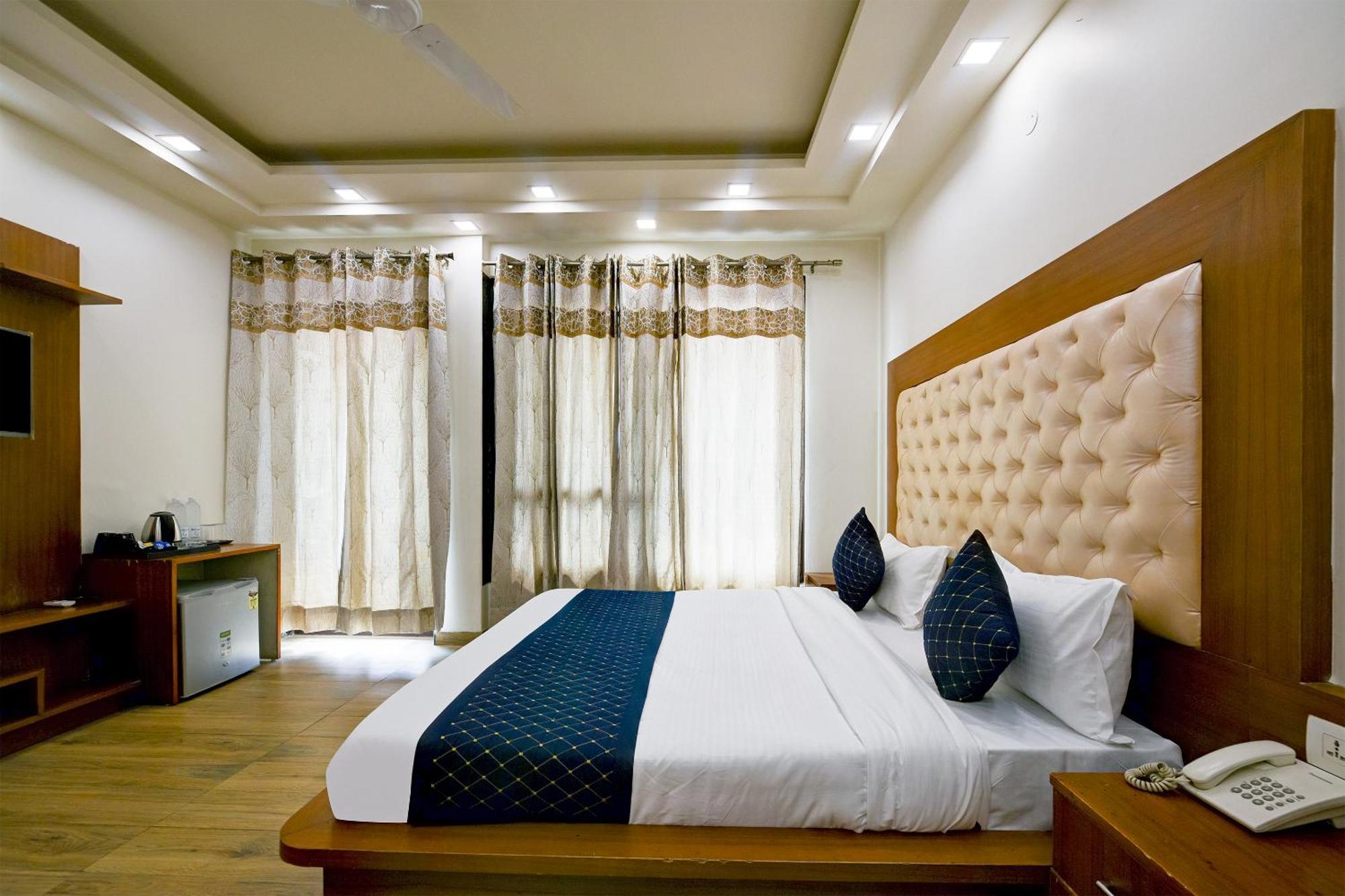 Hotel Leaf 9 Boutique, Near Golf Course Road And Galleria Market 古尔冈 外观 照片