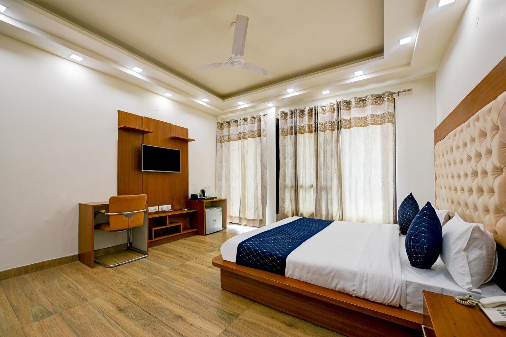 Hotel Leaf 9 Boutique, Near Golf Course Road And Galleria Market 古尔冈 外观 照片
