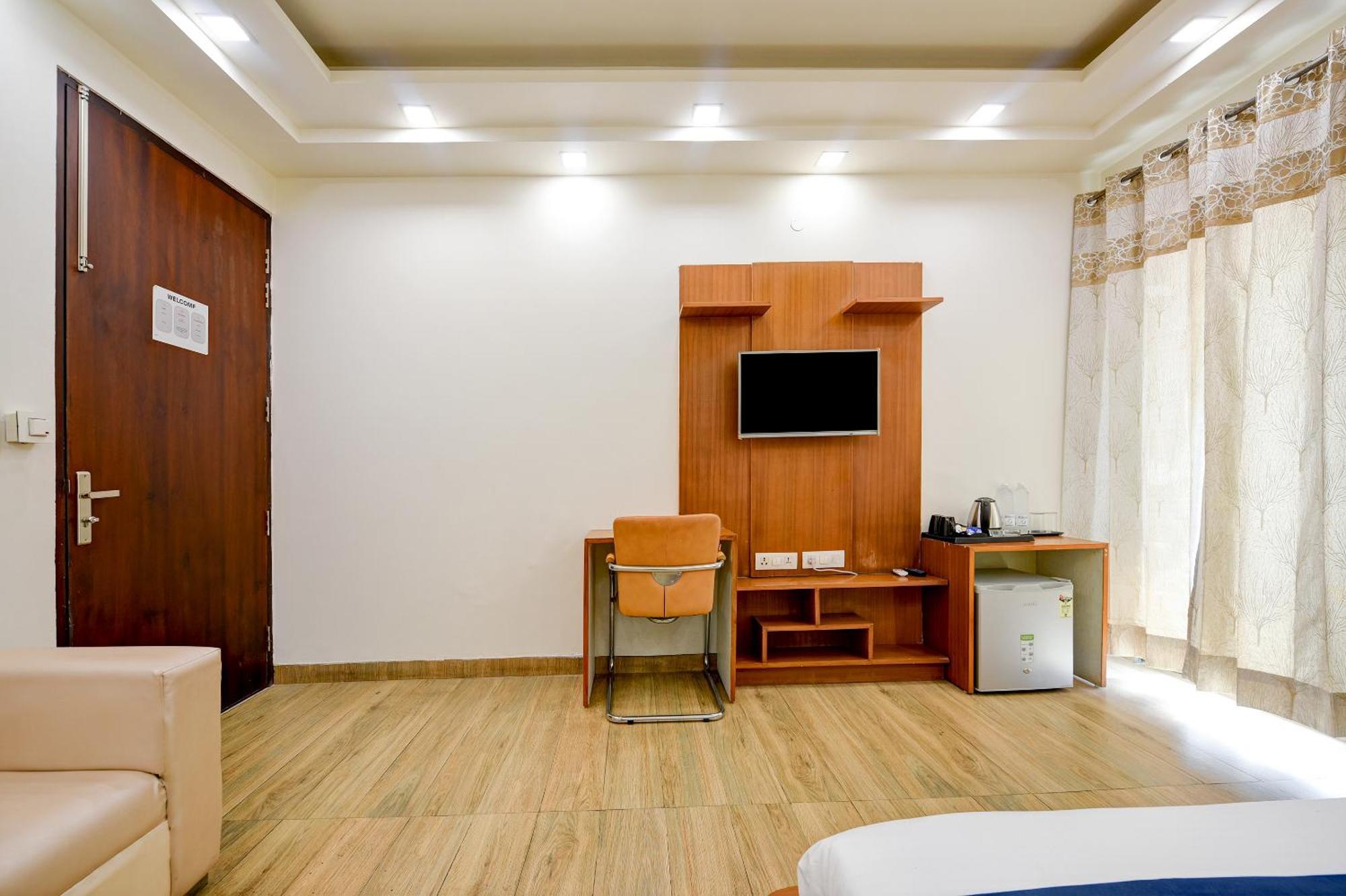 Hotel Leaf 9 Boutique, Near Golf Course Road And Galleria Market 古尔冈 外观 照片