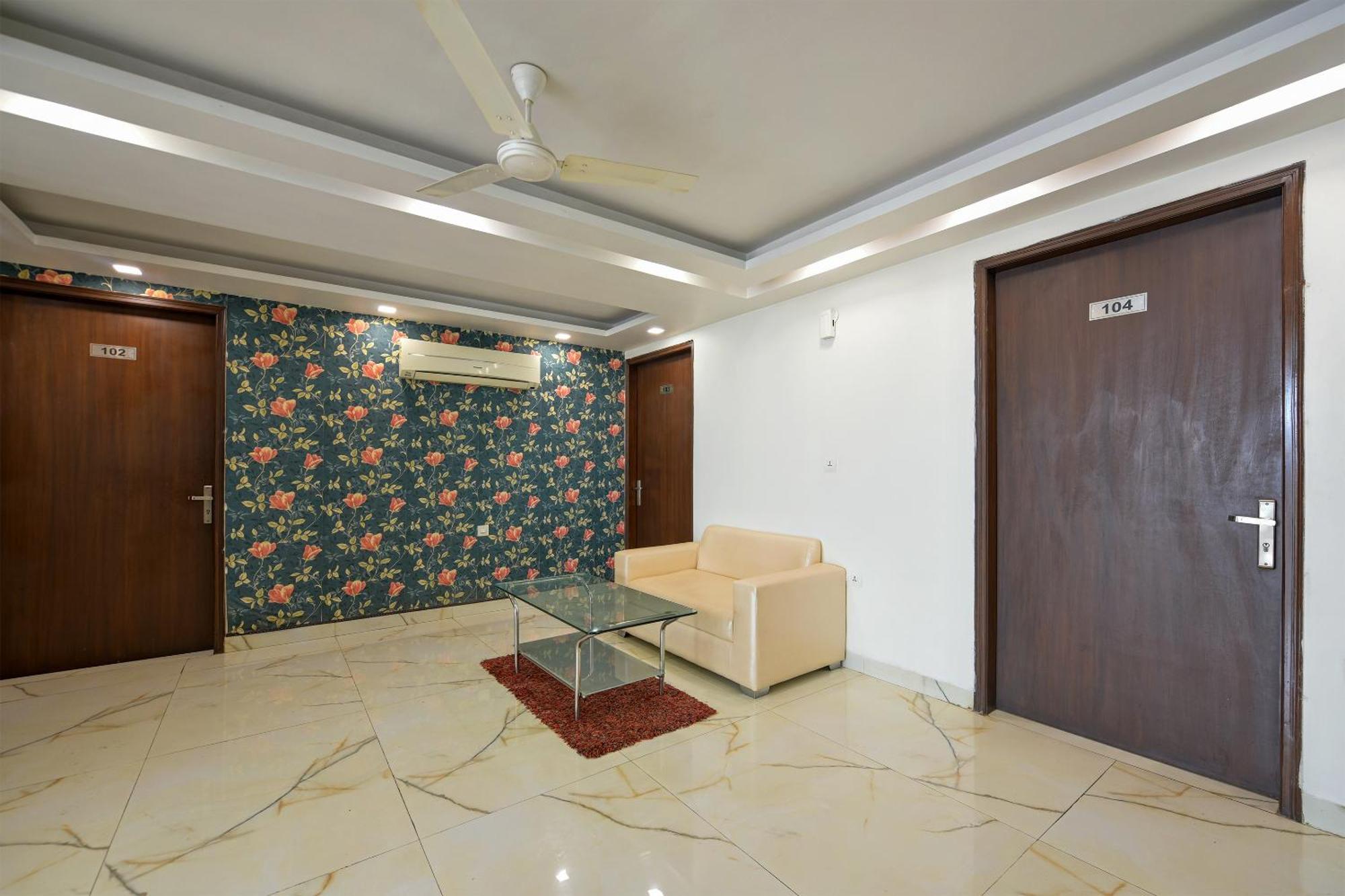 Hotel Leaf 9 Boutique, Near Golf Course Road And Galleria Market 古尔冈 外观 照片