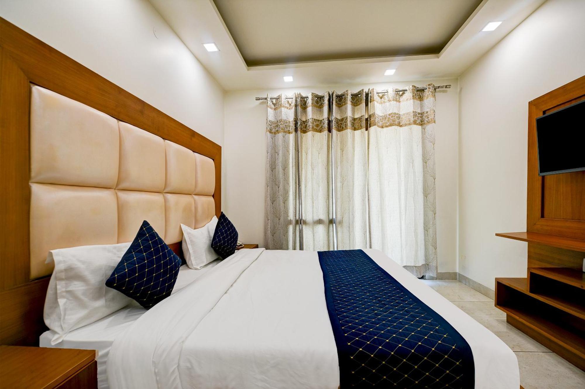 Hotel Leaf 9 Boutique, Near Golf Course Road And Galleria Market 古尔冈 外观 照片