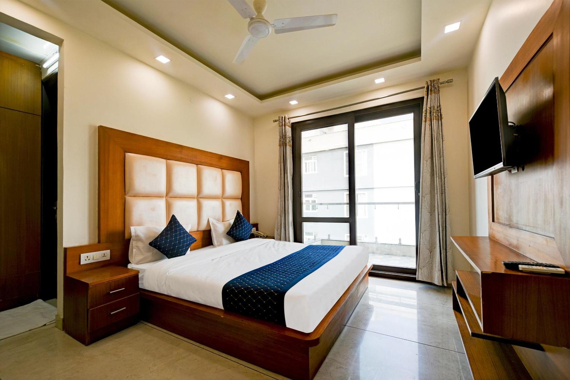 Hotel Leaf 9 Boutique, Near Golf Course Road And Galleria Market 古尔冈 外观 照片