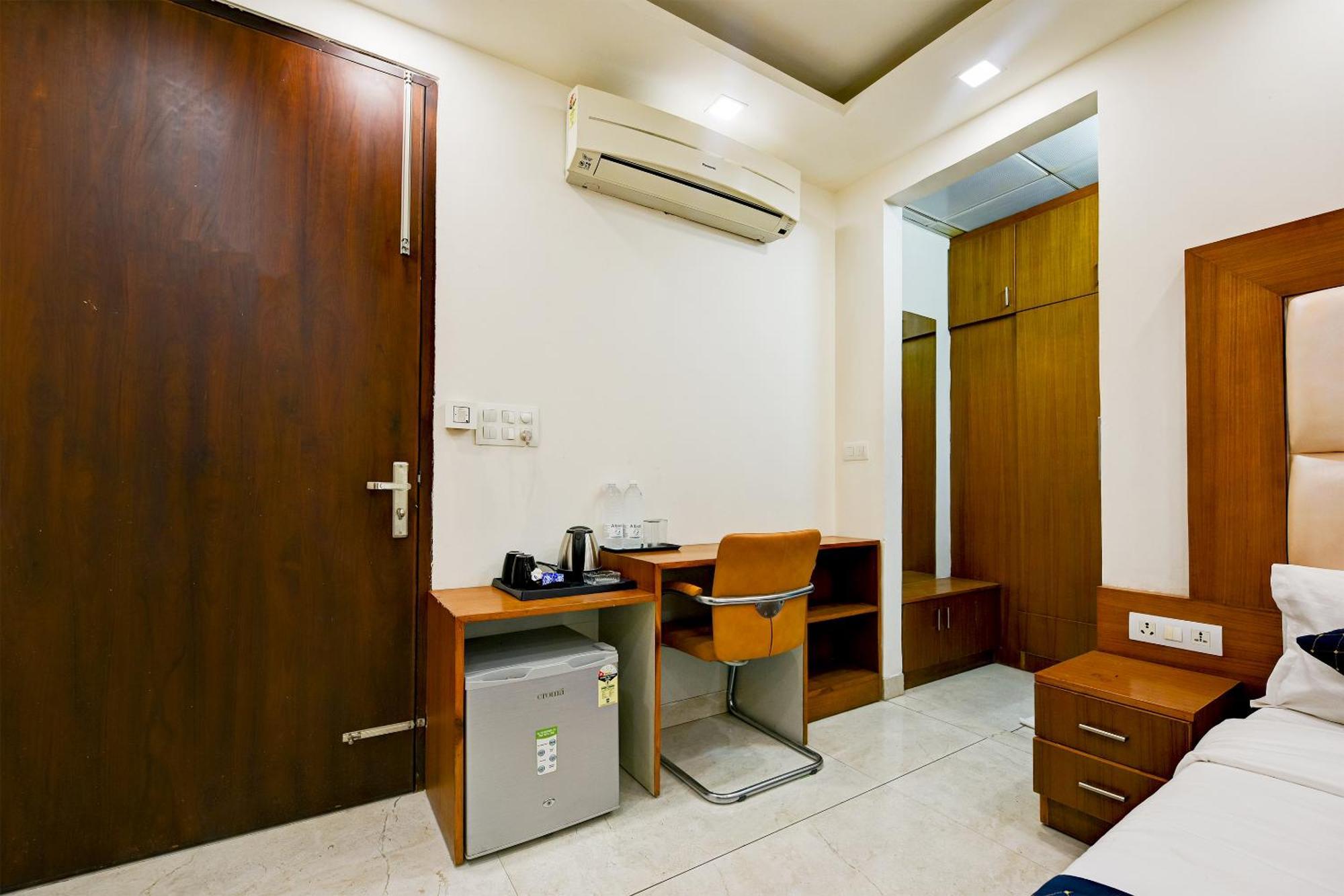 Hotel Leaf 9 Boutique, Near Golf Course Road And Galleria Market 古尔冈 外观 照片