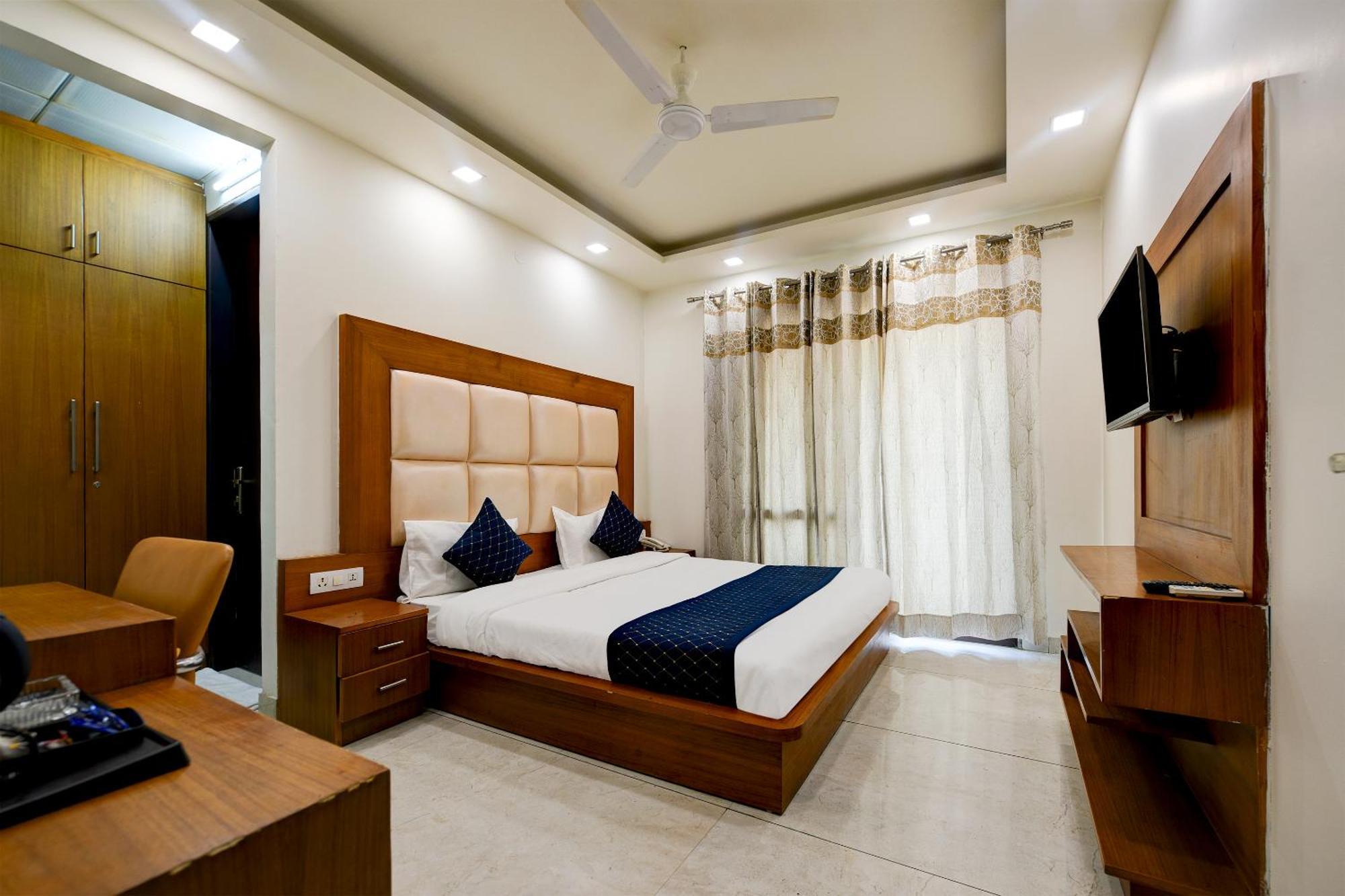 Hotel Leaf 9 Boutique, Near Golf Course Road And Galleria Market 古尔冈 外观 照片