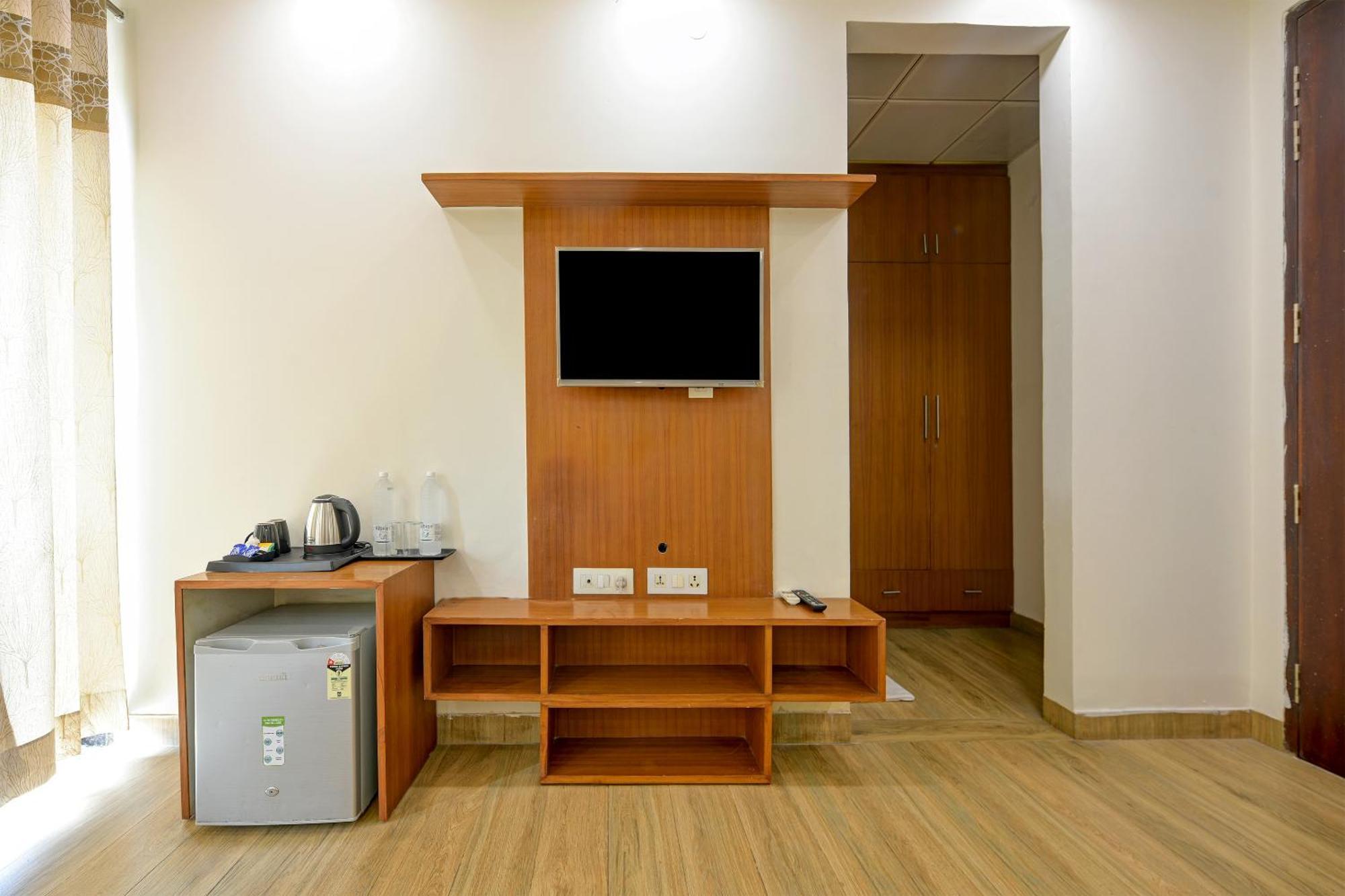Hotel Leaf 9 Boutique, Near Golf Course Road And Galleria Market 古尔冈 外观 照片
