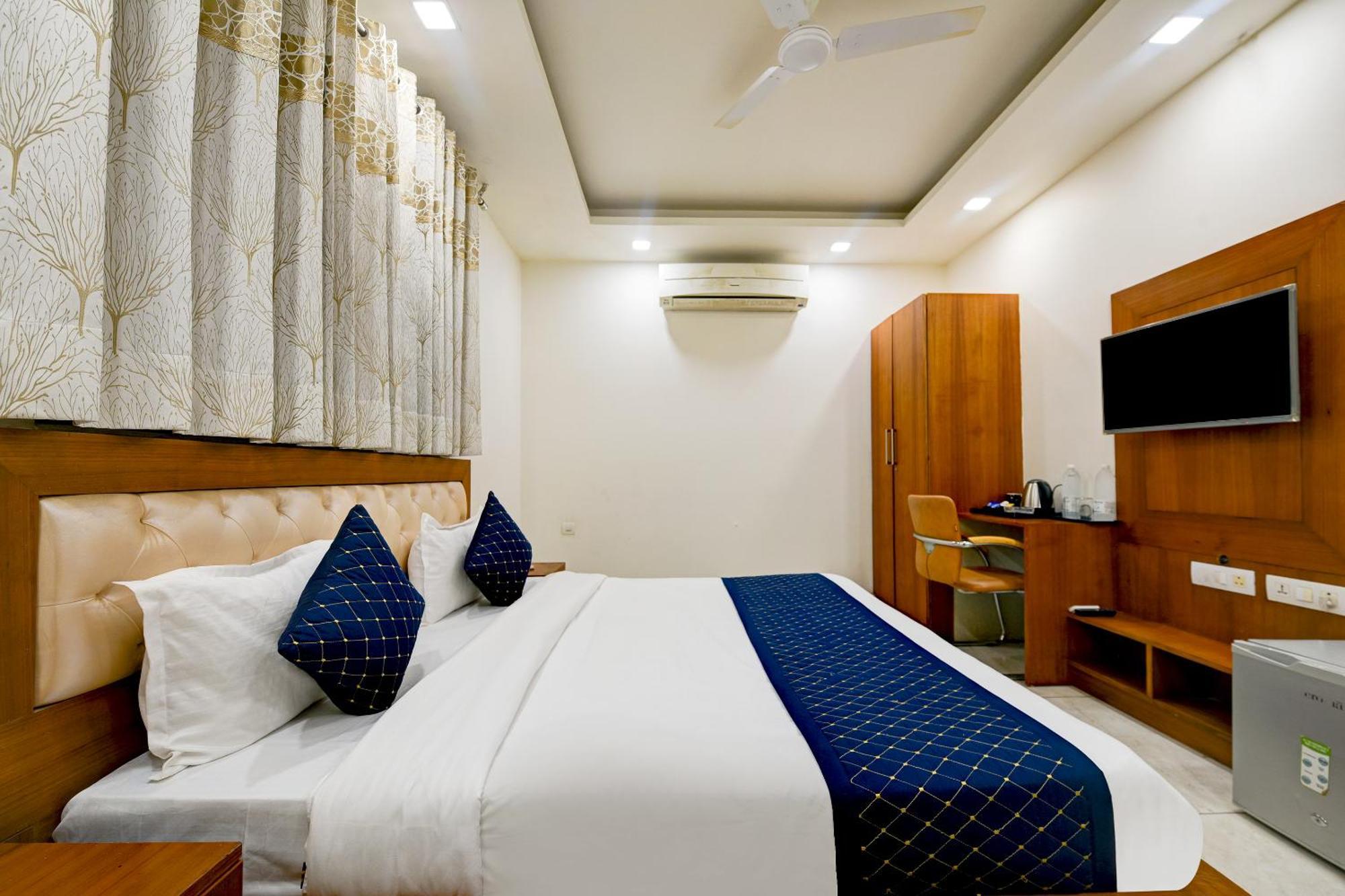 Hotel Leaf 9 Boutique, Near Golf Course Road And Galleria Market 古尔冈 外观 照片