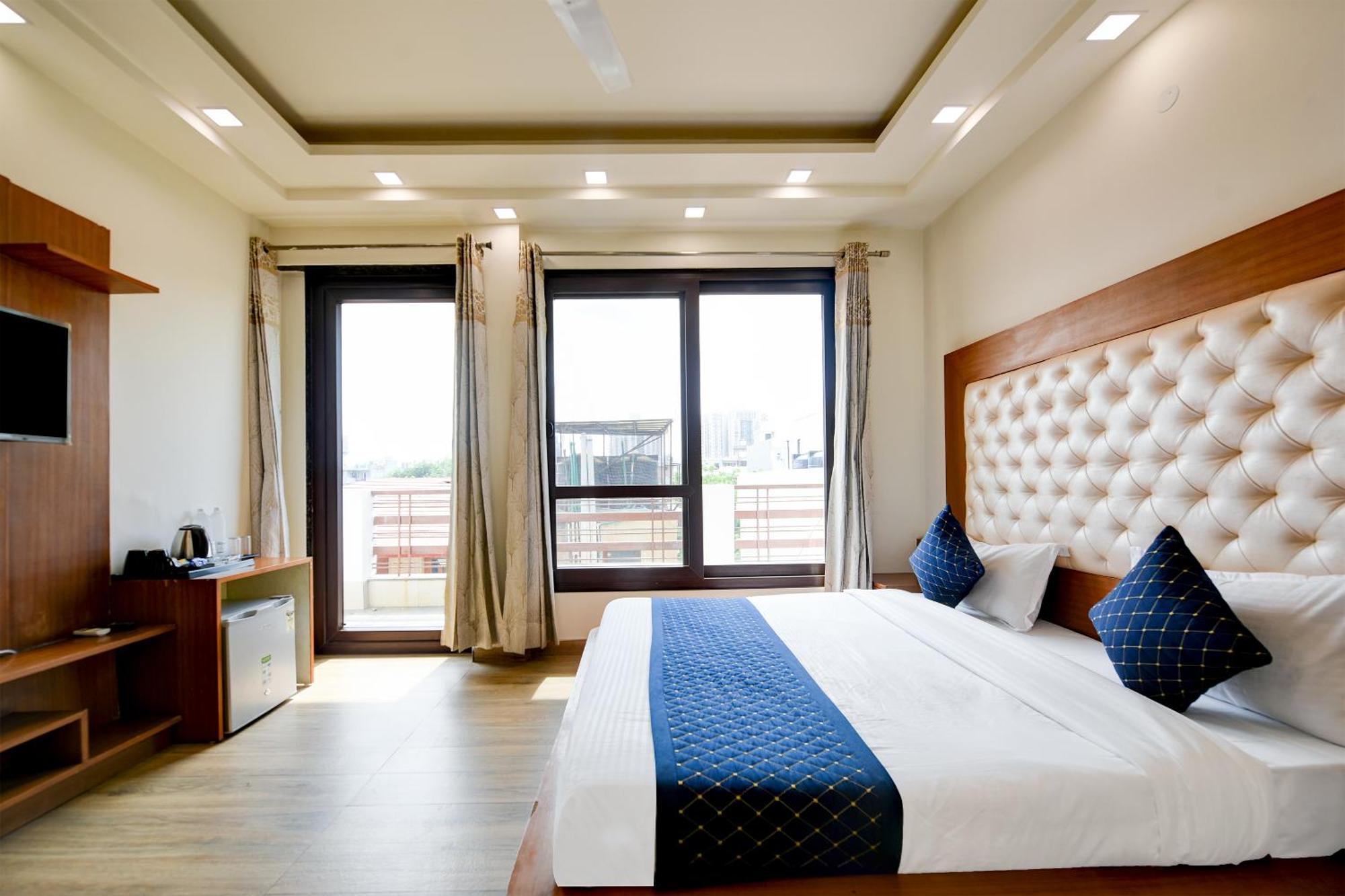 Hotel Leaf 9 Boutique, Near Golf Course Road And Galleria Market 古尔冈 外观 照片