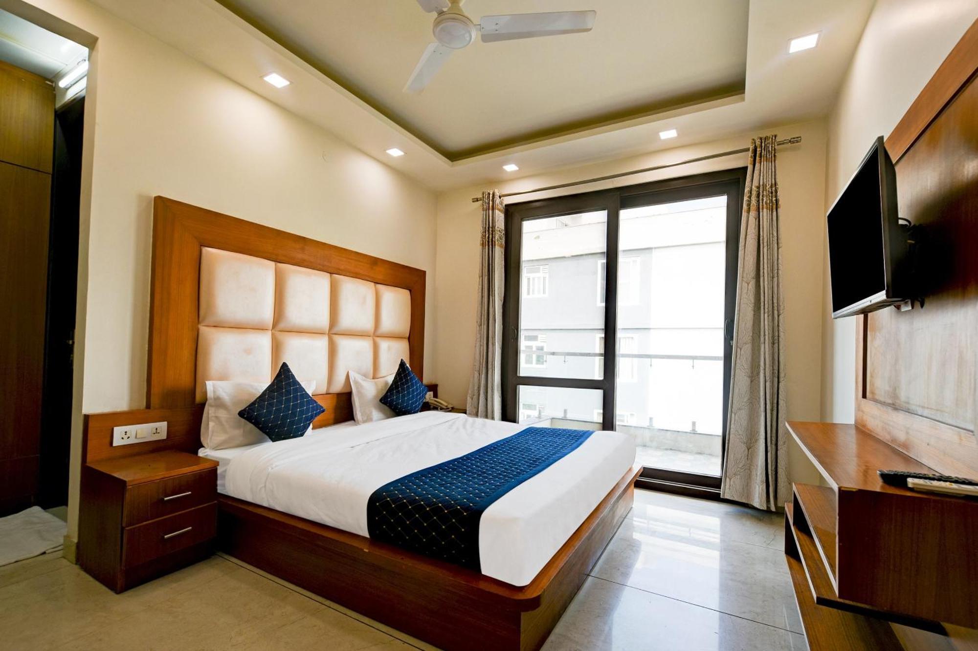 Hotel Leaf 9 Boutique, Near Golf Course Road And Galleria Market 古尔冈 外观 照片