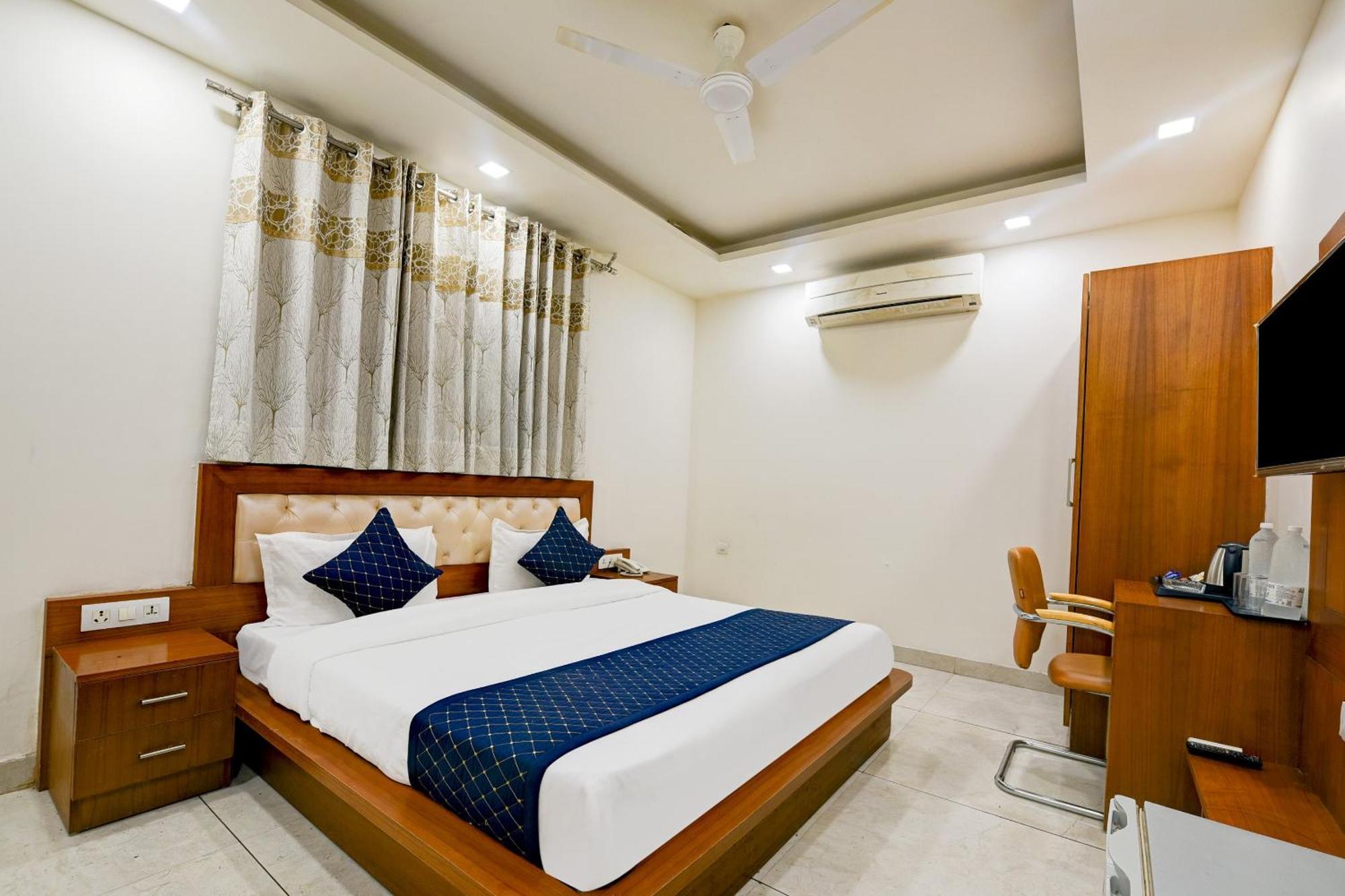 Hotel Leaf 9 Boutique, Near Golf Course Road And Galleria Market 古尔冈 外观 照片