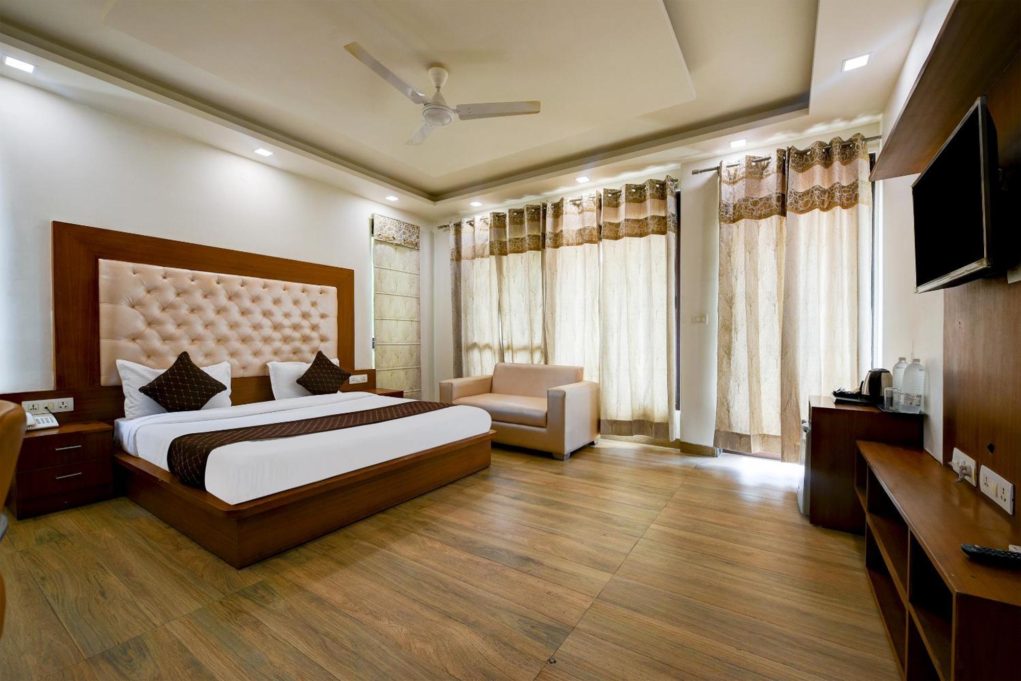 Hotel Leaf 9 Boutique, Near Golf Course Road And Galleria Market 古尔冈 外观 照片