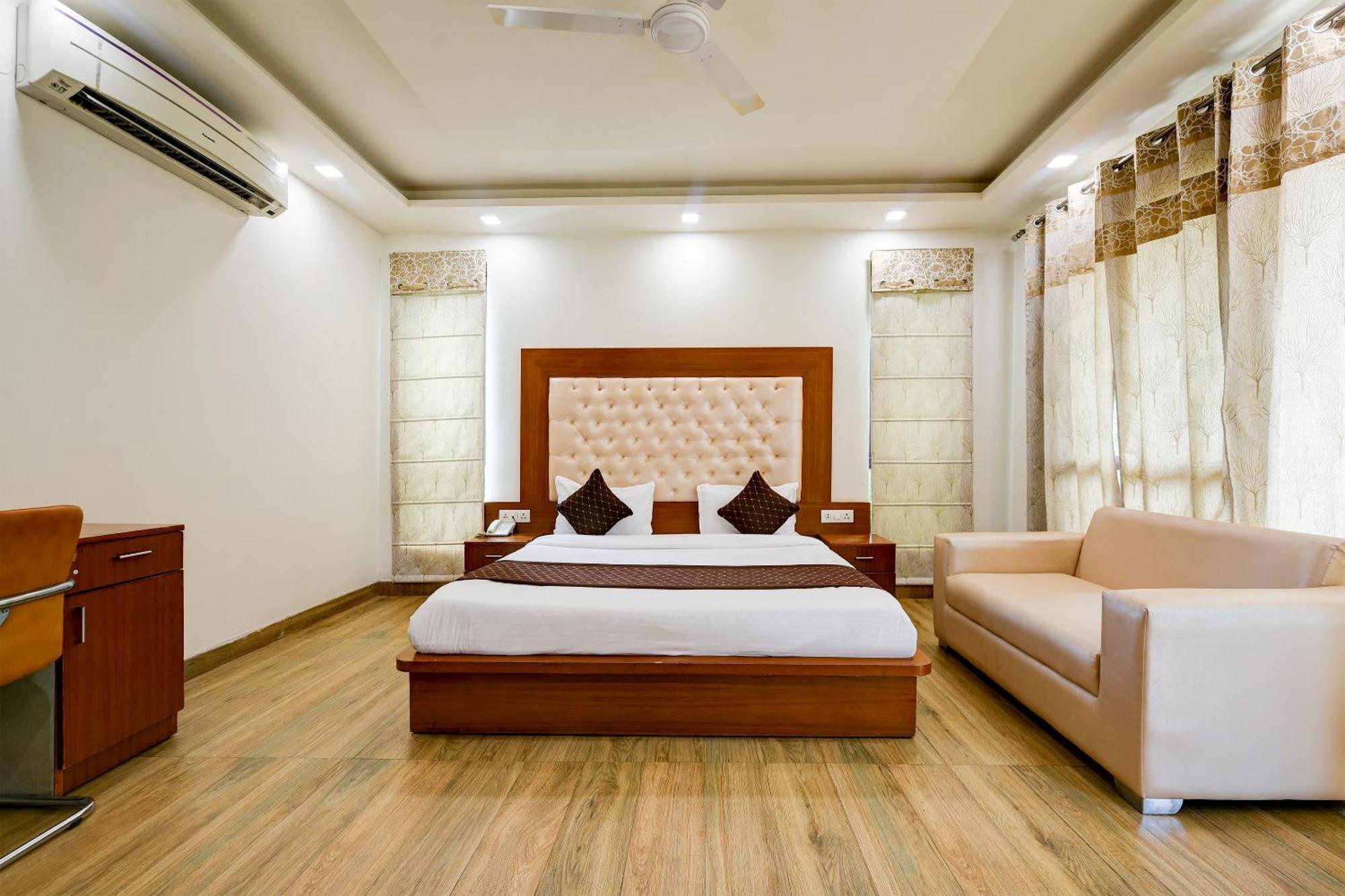 Hotel Leaf 9 Boutique, Near Golf Course Road And Galleria Market 古尔冈 外观 照片