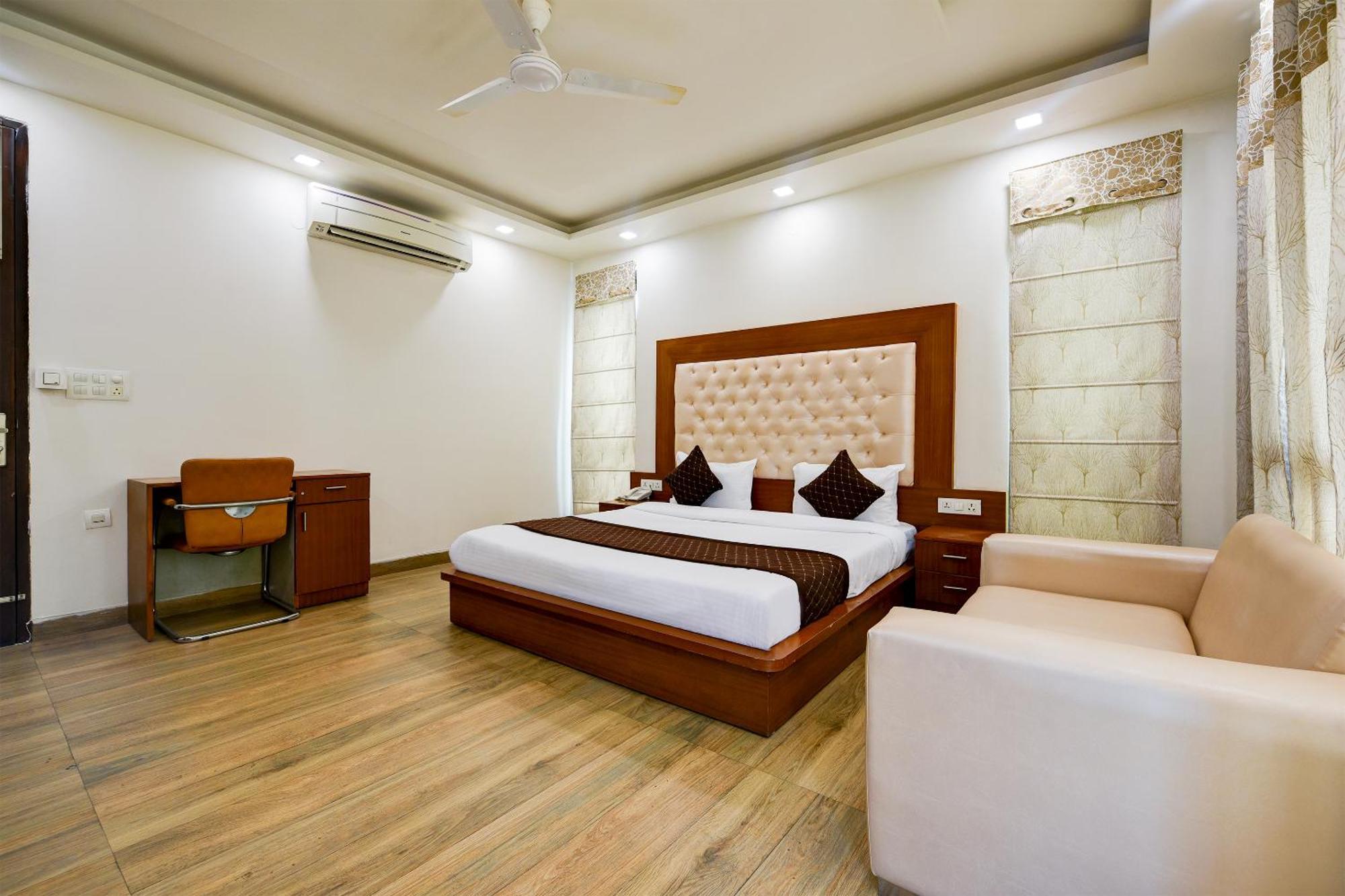 Hotel Leaf 9 Boutique, Near Golf Course Road And Galleria Market 古尔冈 外观 照片