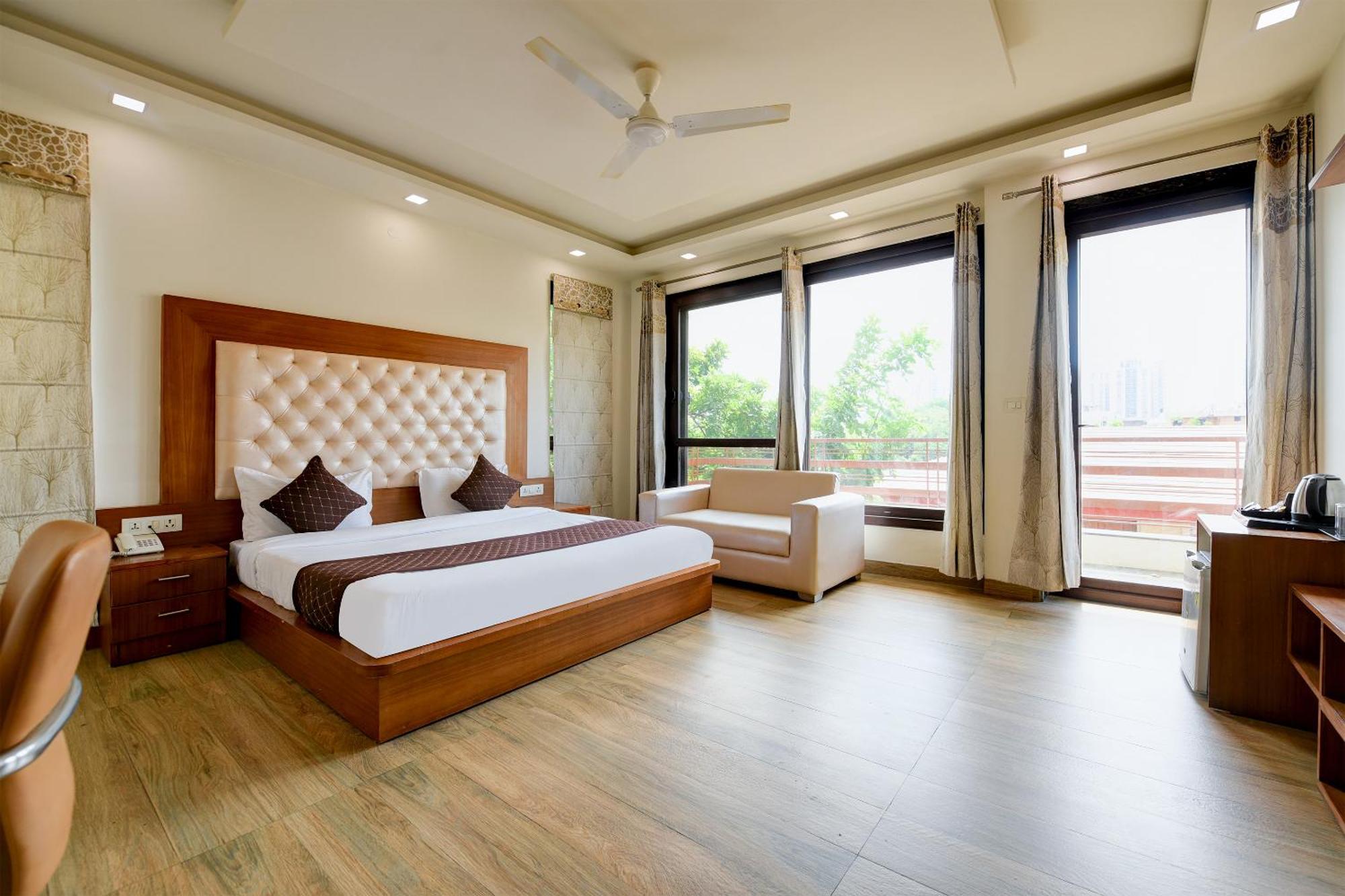 Hotel Leaf 9 Boutique, Near Golf Course Road And Galleria Market 古尔冈 外观 照片