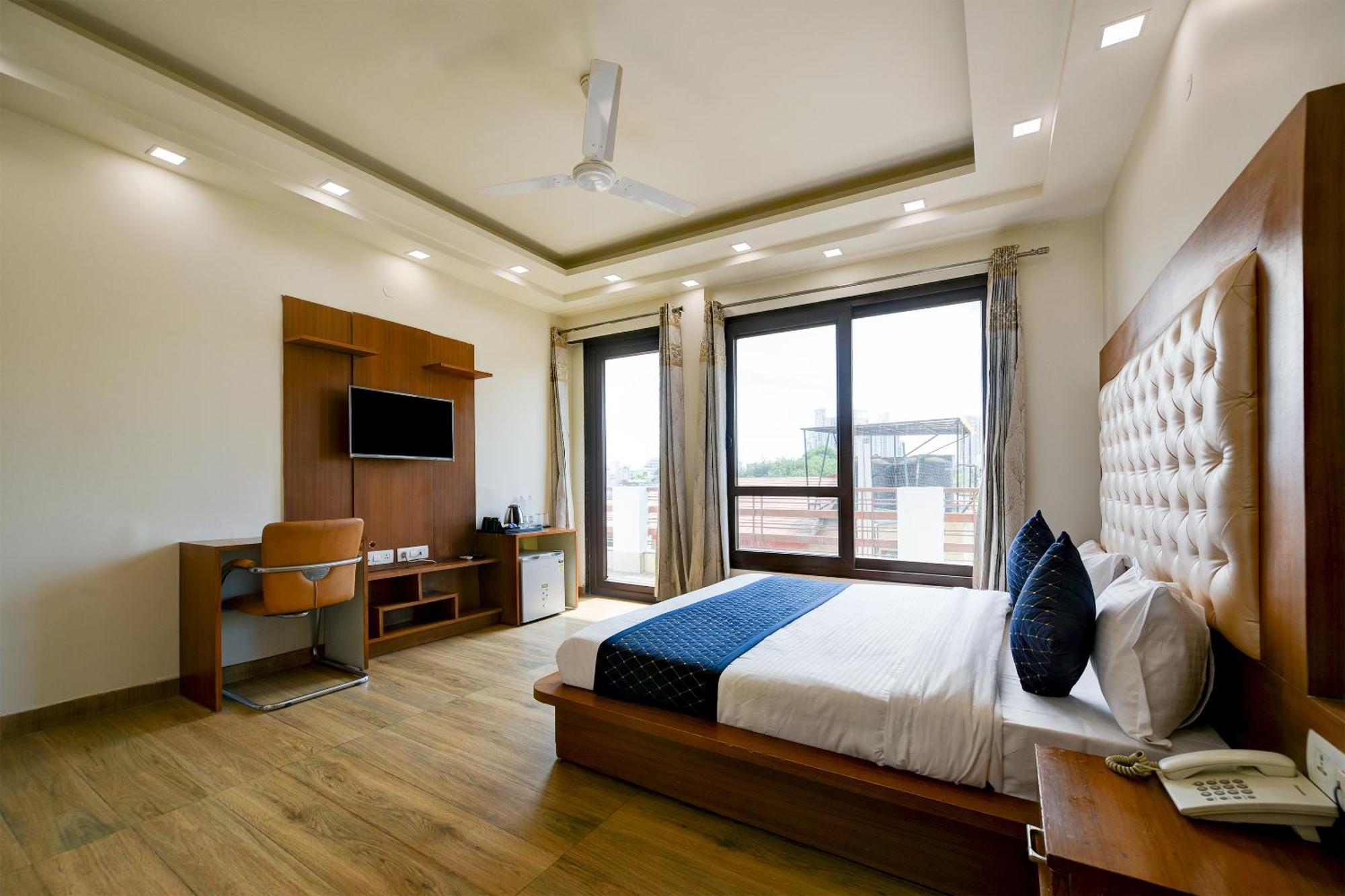 Hotel Leaf 9 Boutique, Near Golf Course Road And Galleria Market 古尔冈 外观 照片