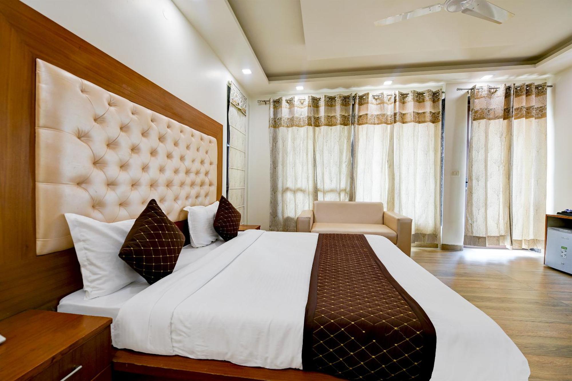 Hotel Leaf 9 Boutique, Near Golf Course Road And Galleria Market 古尔冈 外观 照片